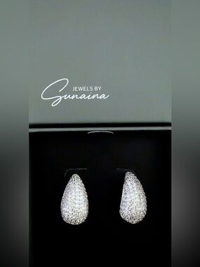 Studs Teardrop Crystal Earrings - Silver